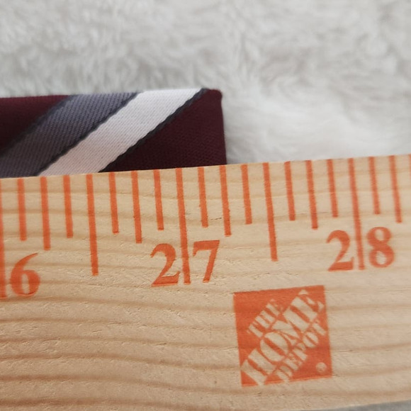 Vintage Wemblon II By Wembley Wash and wear Men's Tie 2.5"x54" Burgundy/Silver - Picture 6 of 6